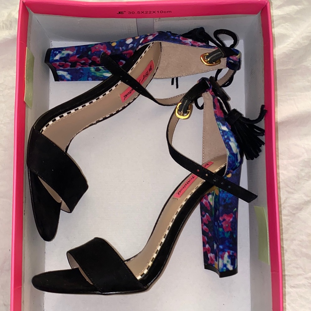 Betsy Johnson Women’s Open Toed Flower Bow Back Heels